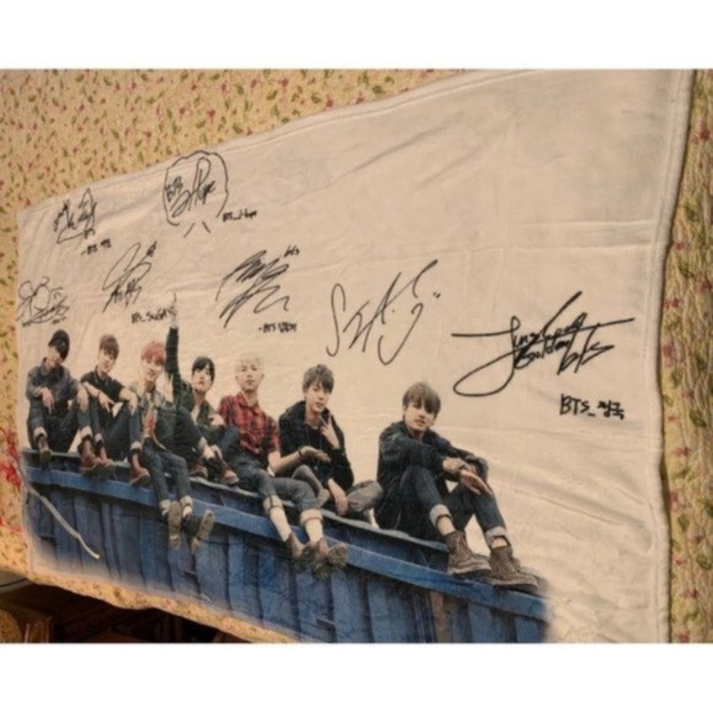 BTS Bangtan Boys 40"x60" Soft Plush Fleece Throw Blanket